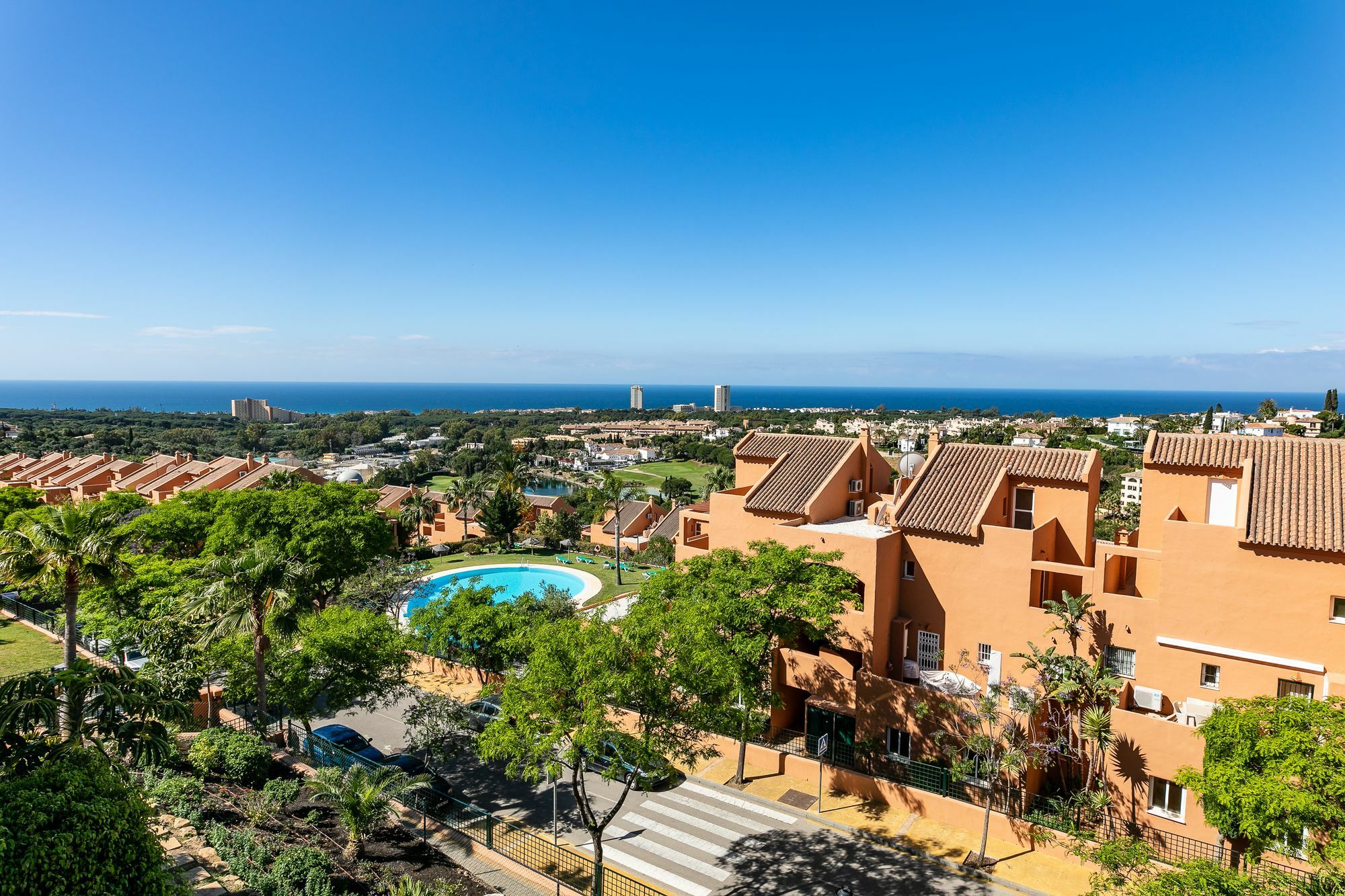 Elviria Luxury Penthouse Two Parking And Golf Apartamento